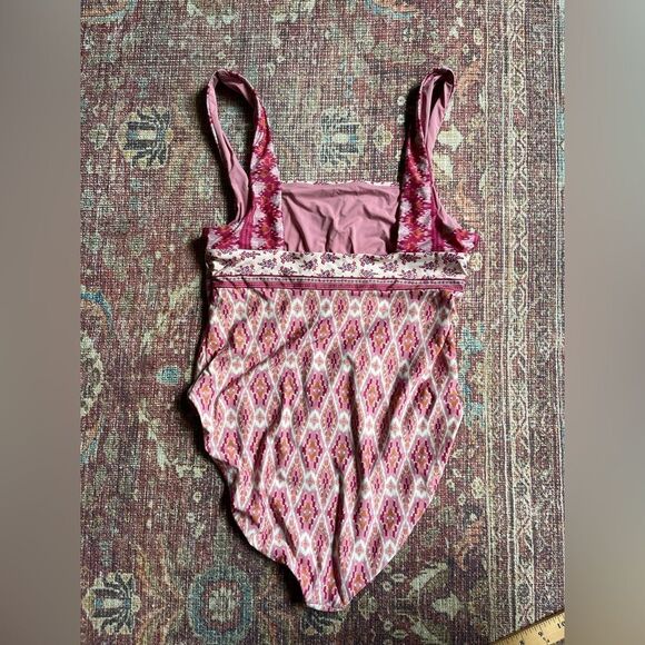 Women’s Faherty Gracie Large Pink and White Patterned One Piece Swimsuit - Picture 6 of 10